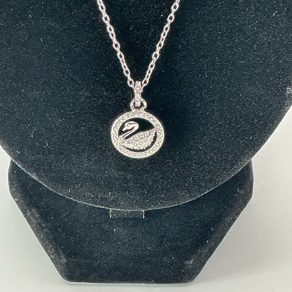 Swarovski Swan Crystal Pendant Necklace Silver Tone NWT